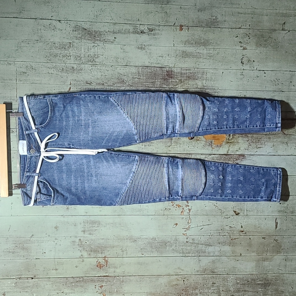 $$$ Lakenzie medium wash skinny jeans